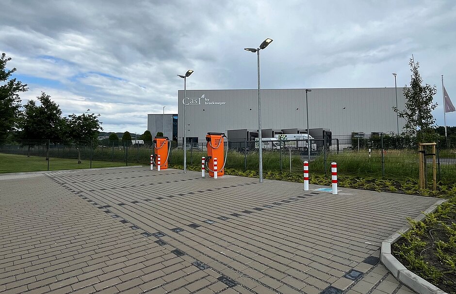 Ladesäulen für Elektroautos am Outlet Ravenna-Park